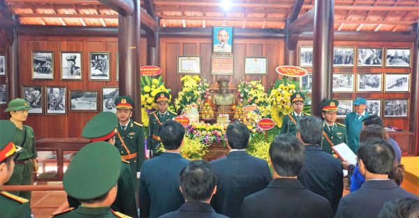 Đồng chí Bí thư Tỉnh ủy dâng hương kỷ niệm 100 năm Ngày sinh Trung tướng Đồng Sỹ Nguyên